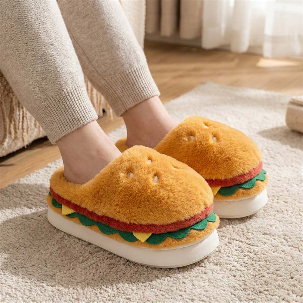 Chaussons burger portés aux pieds
