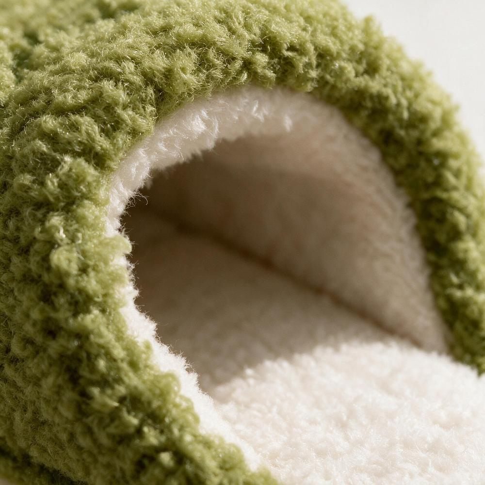 Chausson grenouille femme, détail peluche
