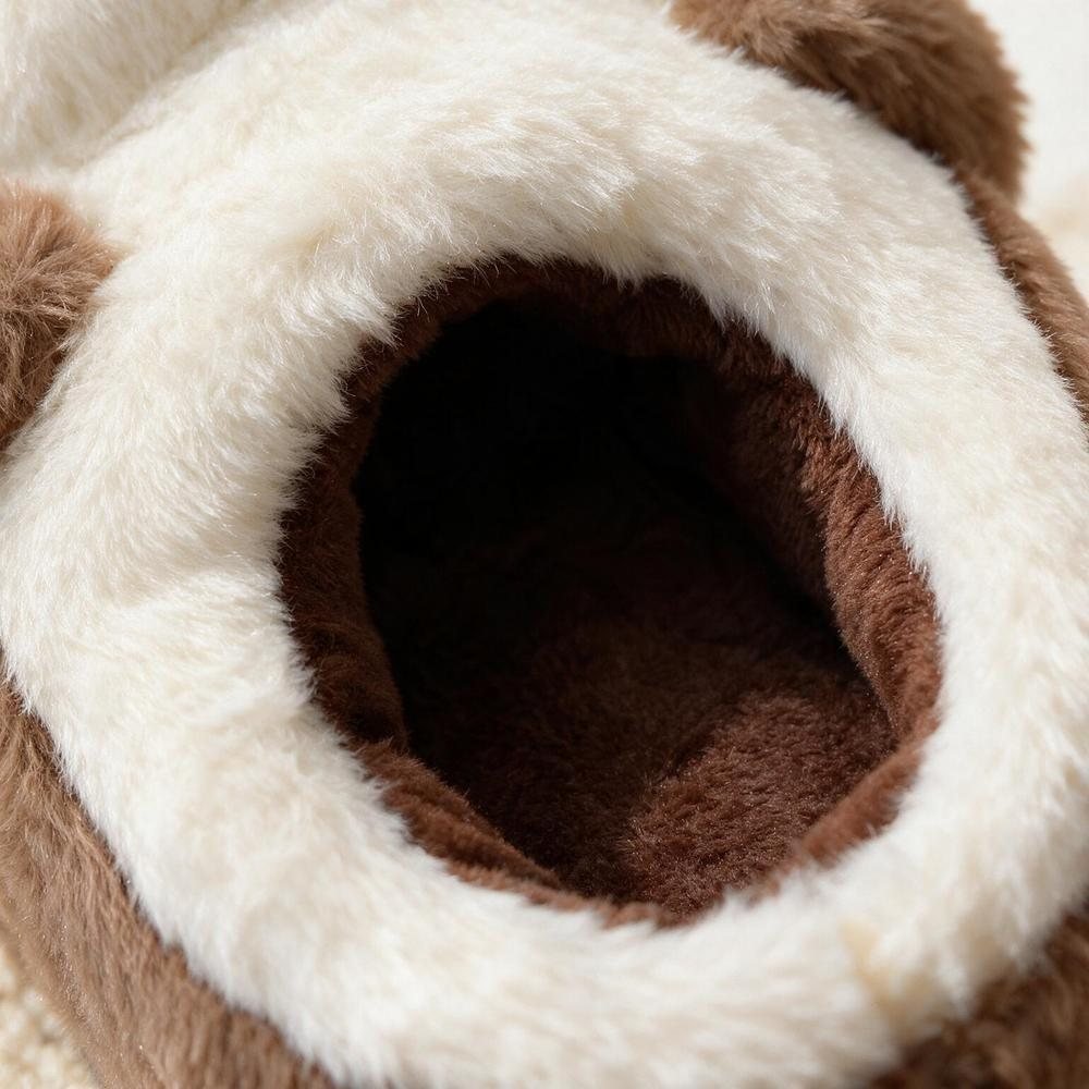 Chausson loutre femme, détail peluche