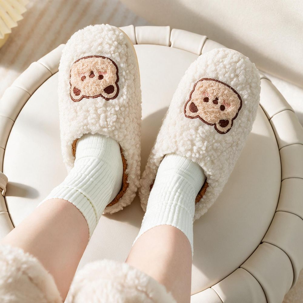 Chausson ours porté aux pieds
