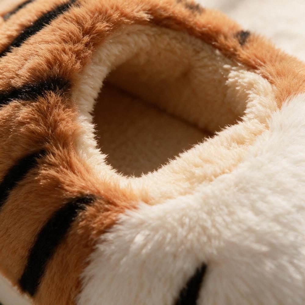 Chausson tigre femme, détail peluche