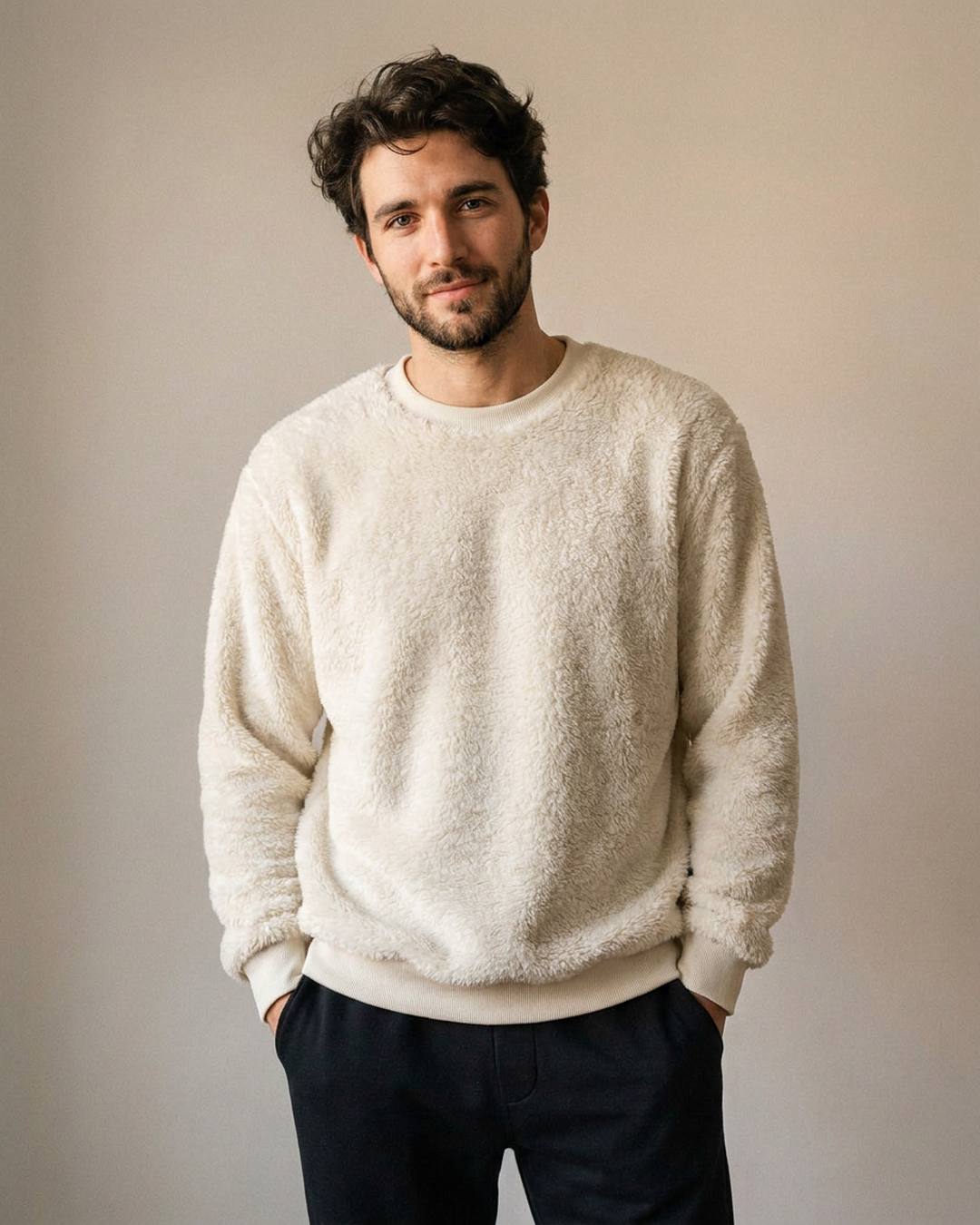 Pull pilou pilou cocooning homme blanc, porté