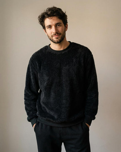 Pull pilou pilou cocooning homme noir, porté, vue rapprochée