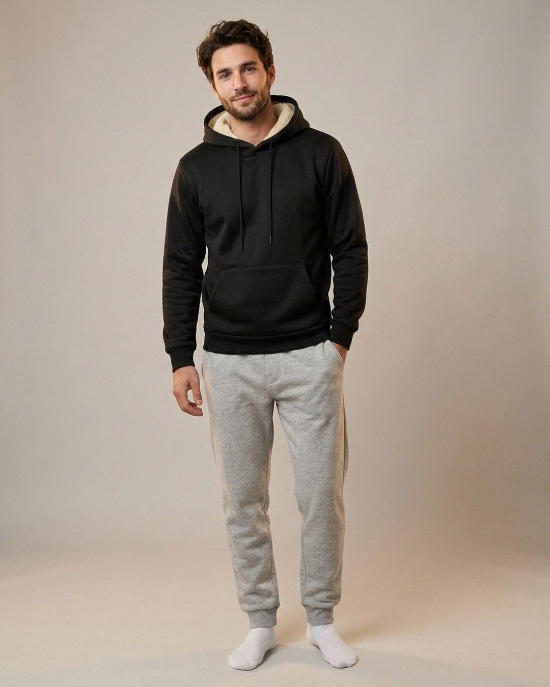 Sweat à capuche doublé polaire homme noir, vue en pied